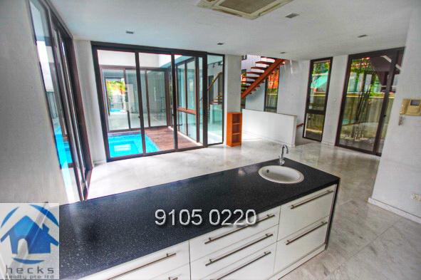 6 Bed, Modern House with Pool Hillview Area