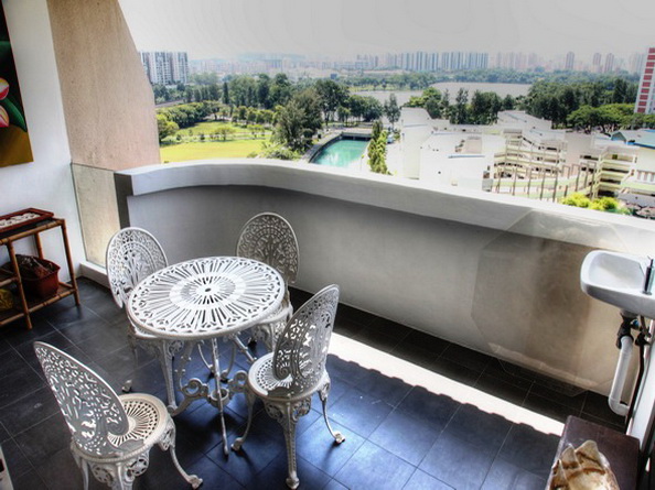 Penthouse at Lakepoint Condo for Sale